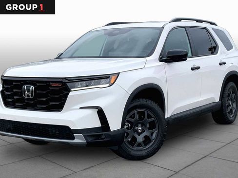 Used 2025 Honda Pilot TrailSport image 1