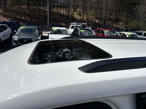 Used 2023 Jeep Grand Cherokee L Laredo image 19