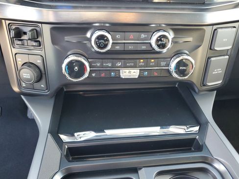 New 2026 Ford F250 Lariat w/ Black Appearance Package image 17