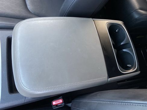 Used 2025 Kia Carnival FWD image 25