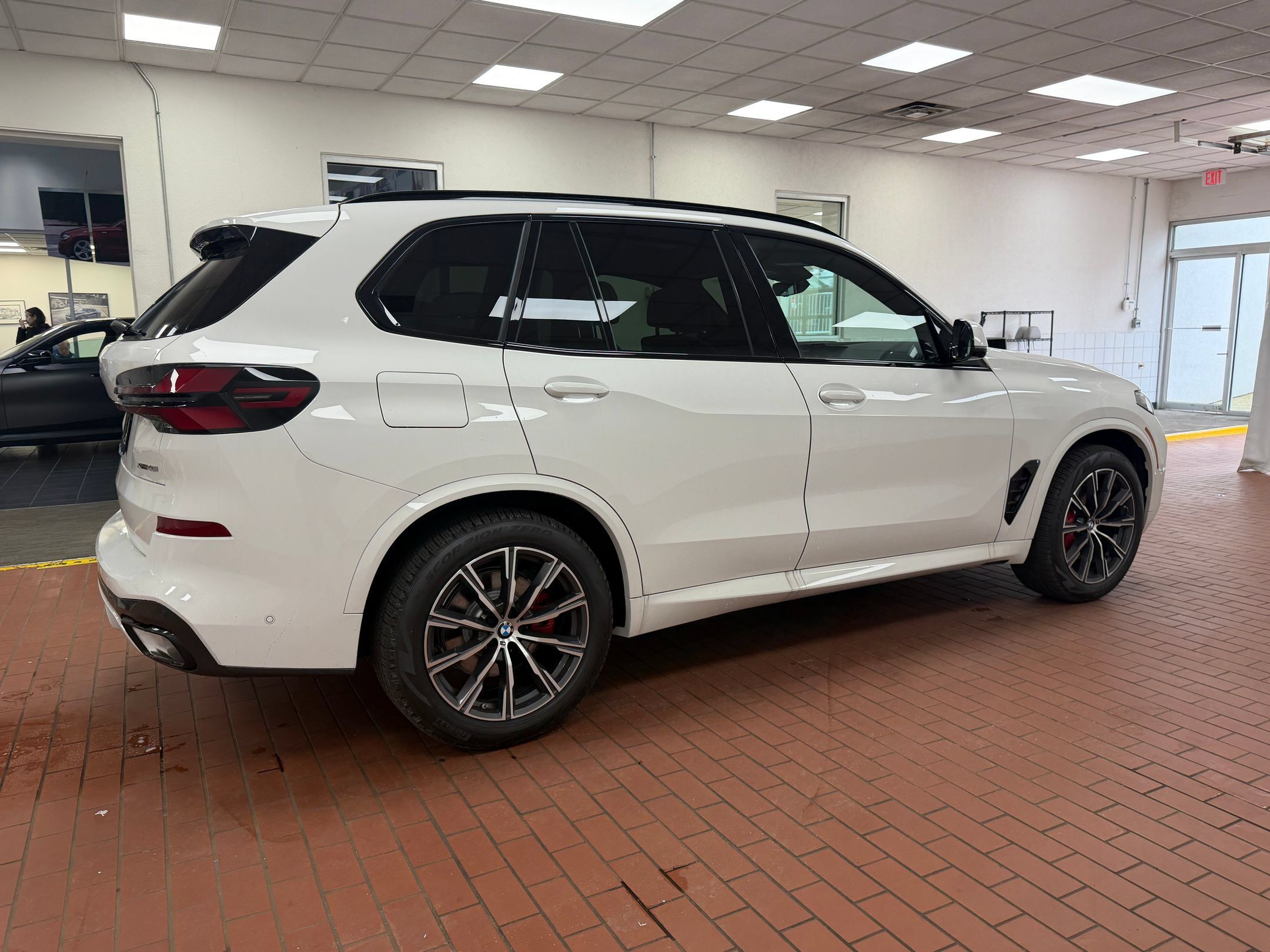 Used 2026 BMW X5 xDrive40i w/ M Sport Package AWD/4WD image 8
