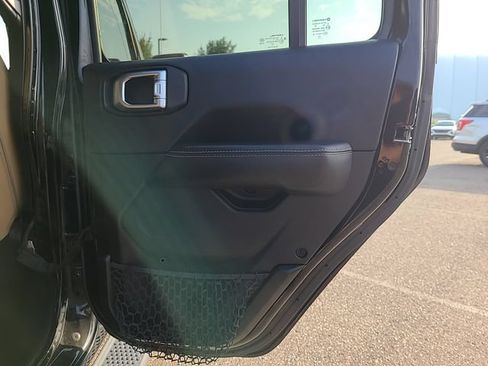 Used 2018 Jeep Wrangler Unlimited Sahara w/ Uconnect 4C Nav & Sound Group AWD/4WD image 27