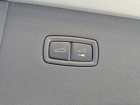 New 2026 Porsche Cayenne Coupe AWD/4WD image 18