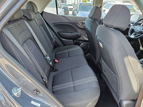Used 2025 Hyundai Venue SEL FWD image 18