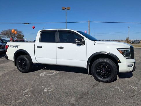 Used 2021 Nissan Titan PRO-4X w/ Pro-4x Convenience Package image 3