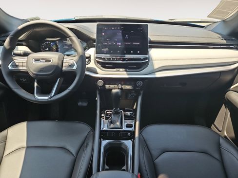 New 2025 Jeep Compass Limited image 10