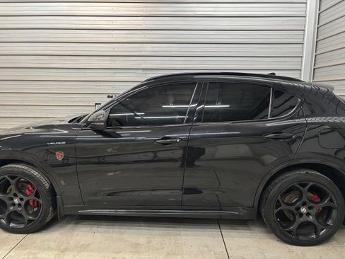Used 2022 Alfa Romeo Stelvio Veloce AWD/4WD image 7