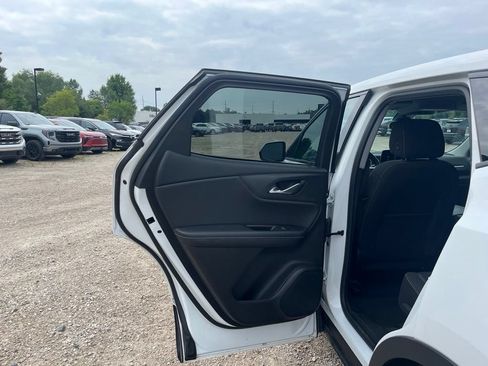 Used 2023 Chevrolet Blazer LT FWD image 27
