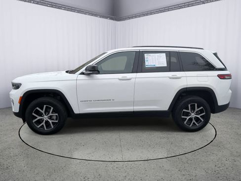 Used 2024 Jeep Grand Cherokee Limited image 5
