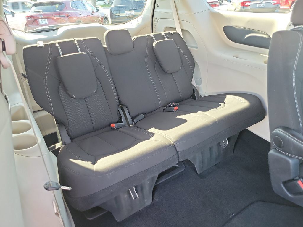 Used 2024 Chrysler Voyager LX FWD image 23