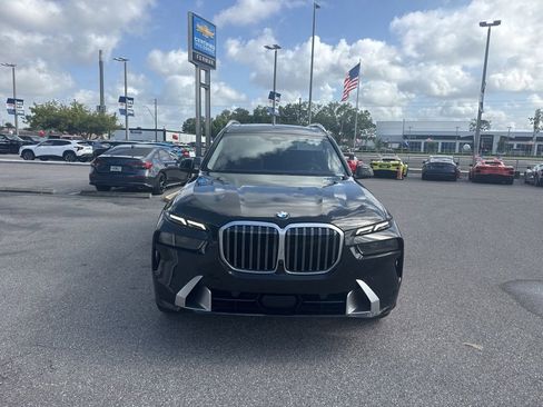 Used 2025 BMW X7 xDrive40i w/ Premium Package AWD/4WD image 2