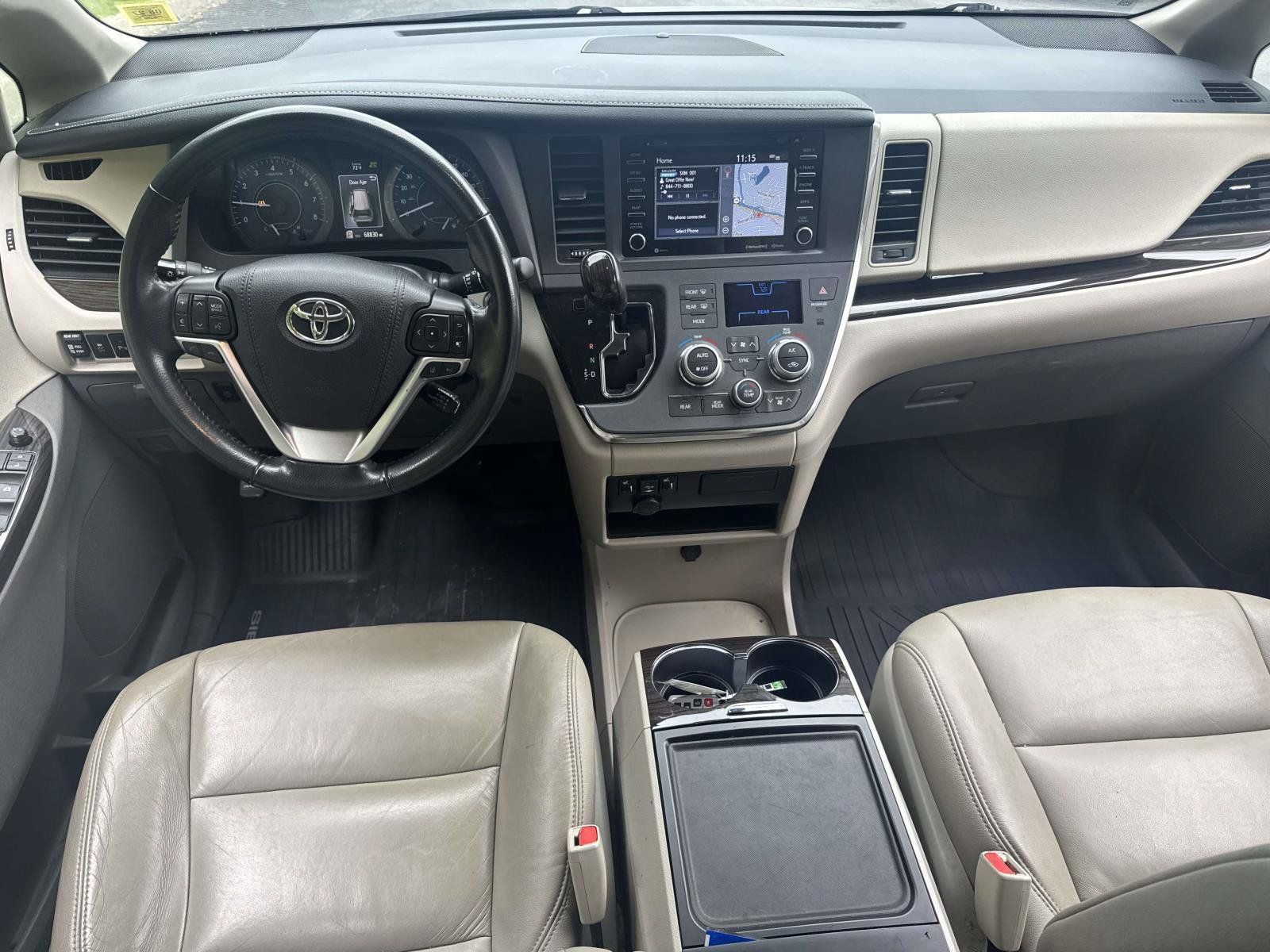 Used 2019 Toyota Sienna XLE w/ XLE Navigation Package FWD image 12
