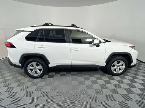 Used 2019 Toyota RAV4 XLE w/ Convenience Package AWD/4WD image 2