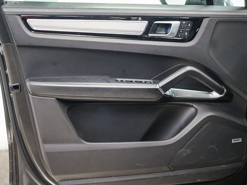 Used 2022 Porsche Cayenne Turbo image 23