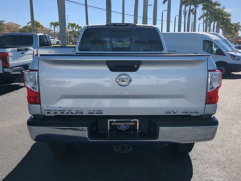 Used 2017 Nissan Titan SV image 5