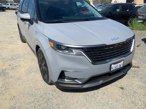 Used 2023 Kia Carnival SX FWD image 4