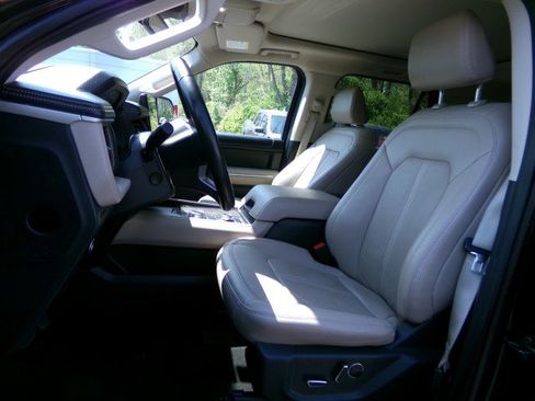 Used 2024 Ford Expedition Limited AWD/4WD image 13