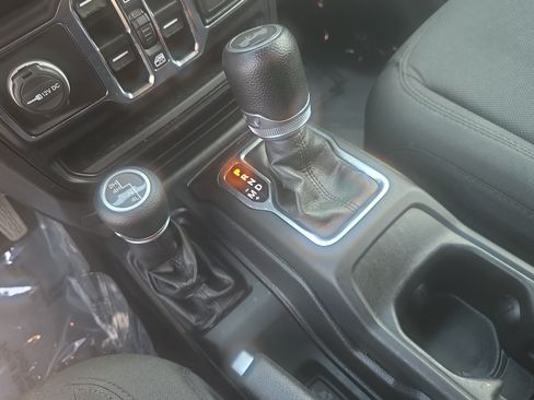 Used 2021 Jeep Wrangler Unlimited Sport AWD/4WD image 23