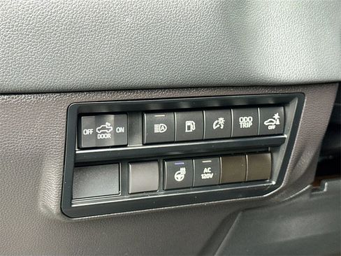 Used 2024 Toyota Tundra Limited image 30