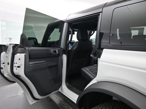 New 2026 Ford Bronco Outer Banks w/ Sasquatch Package AWD/4WD image 17