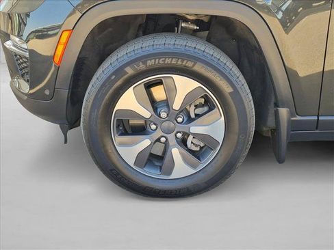 Used 2023 Jeep Grand Cherokee 4WD 4xe w/ Luxury Tech Group II image 9