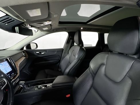 Used 2021 Volvo XC60 T5 Momentum w/ Premium Package image 22