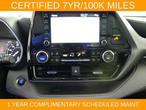 Used 2022 Toyota Highlander XLE FWD image 22