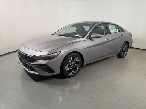 New 2026 Hyundai Elantra Limited image 3