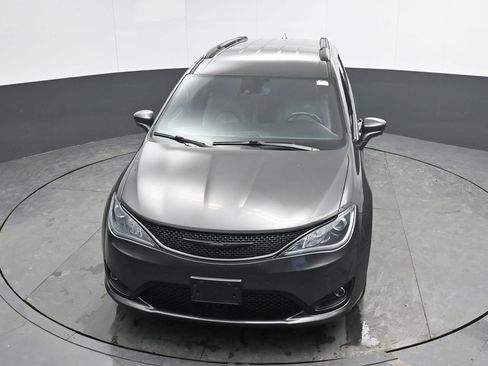 Used 2020 Chrysler Pacifica Touring-L Plus FWD image 27