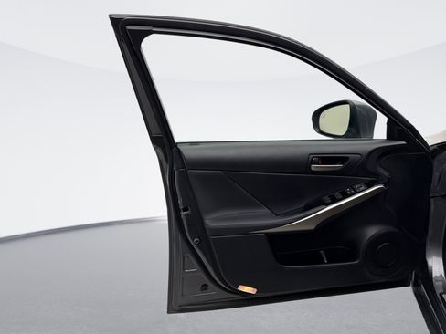 Used 2019 Lexus IS 300 AWD image 9