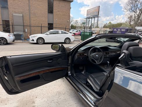 Used 2013 BMW 328i Convertible image 12