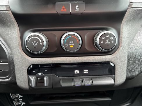 Used 2024 RAM 3500 Tradesman w/ Chrome Appearance Group AWD/4WD image 14