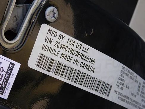 Used 2023 Chrysler Pacifica Touring-L FWD image 20