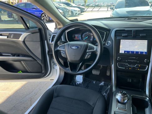 Used 2020 Ford Fusion SE FWD image 19