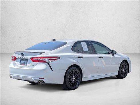 Used 2020 Toyota Camry SE w/ Carpet Mat Package FWD image 5