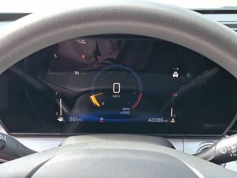 Used 2025 Chevrolet Trax LT FWD image 26