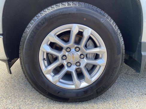 Used 2023 Chevrolet Silverado 1500 LT AWD/4WD image 12