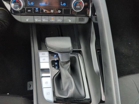 Used 2025 Hyundai Elantra SEL FWD image 20