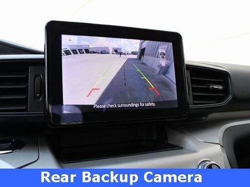 Used 2023 Ford Explorer XLT image 3