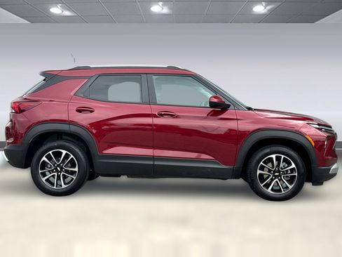 Used 2025 Chevrolet TrailBlazer LT w/ Driver Confidence Package AWD/4WD image 8