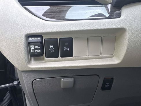 Used 2019 Toyota Sienna XLE w/ XLE Navigation Package FWD image 20