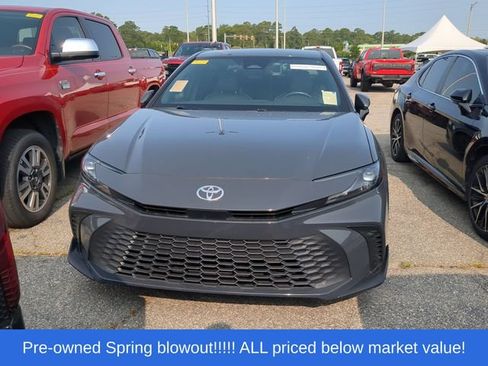 Used 2025 Toyota Camry SE FWD image 6