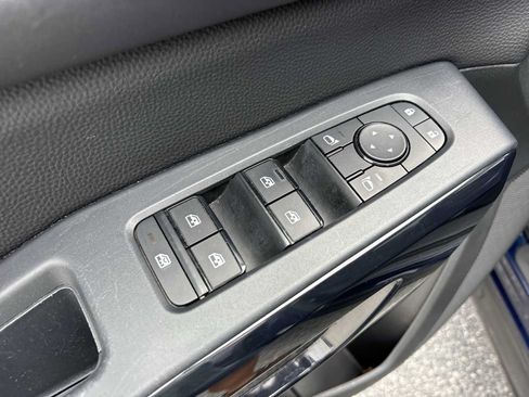 Used 2025 Nissan Pathfinder SV FWD image 22