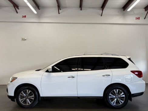Used 2019 Nissan Pathfinder S FWD image 3