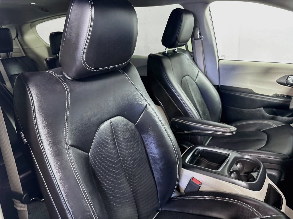 Used 2024 Chrysler Pacifica Touring-L FWD image 27