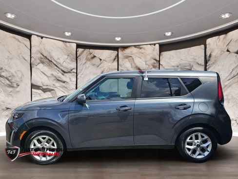 Used 2023 Kia Soul LX w/ Option Group 015 FWD image 4