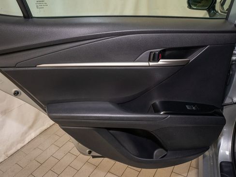 Used 2025 Toyota Camry LE w/ Convenience Package image 8