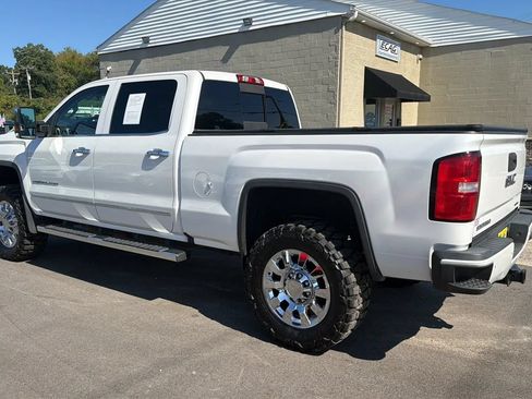 Used 2018 GMC Sierra 2500 Denali w/ Duramax Plus Package AWD/4WD image 3