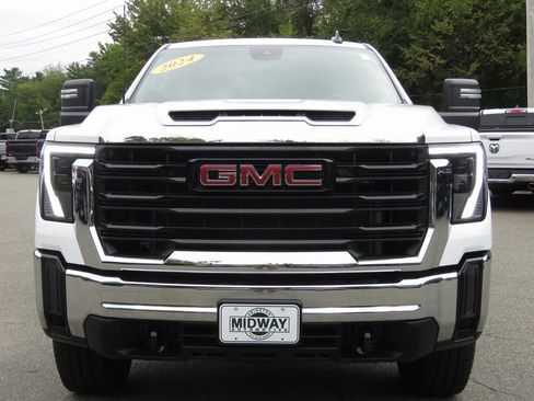 Used 2024 GMC Sierra 3500 Pro w/ Convenience Package image 3