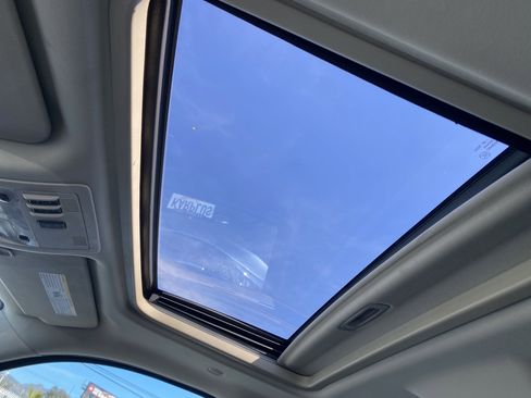 Used 2013 Cadillac Escalade ESV Luxury image 27